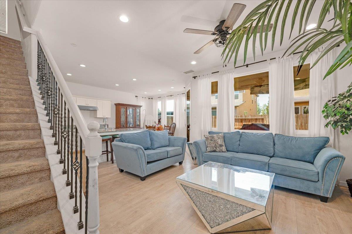 6317 N Alta Vista Ln, Fresno, CA 93722