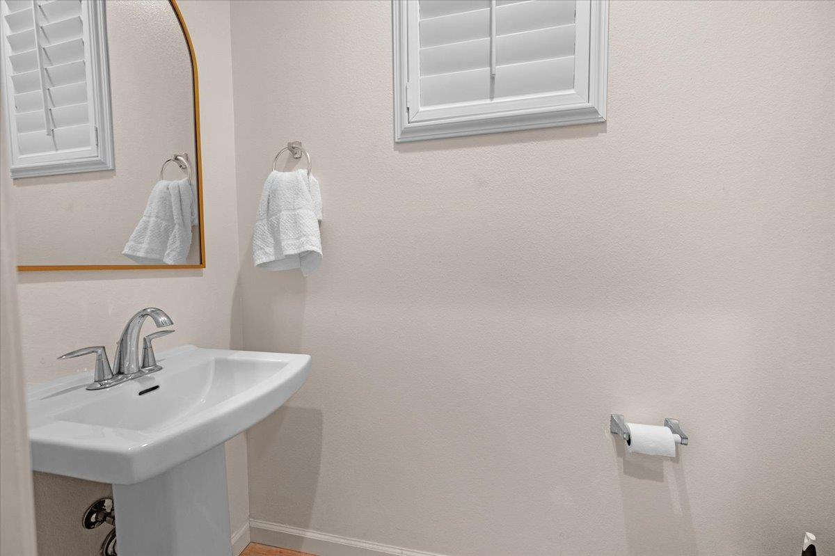 6317 N Alta Vista Ln, Fresno, CA 93722