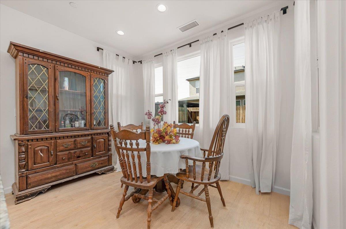 6317 N Alta Vista Ln, Fresno, CA 93722