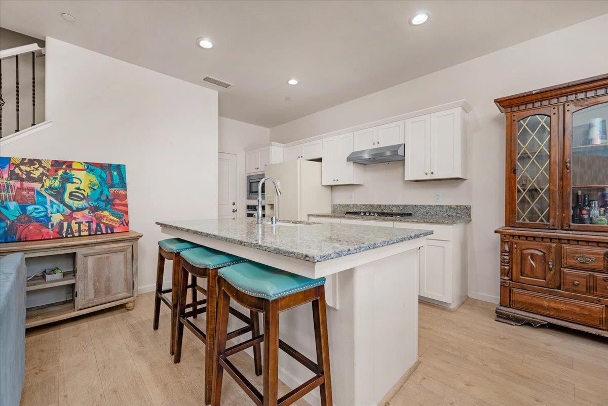 6317 N Alta Vista Ln, Fresno, CA 93722