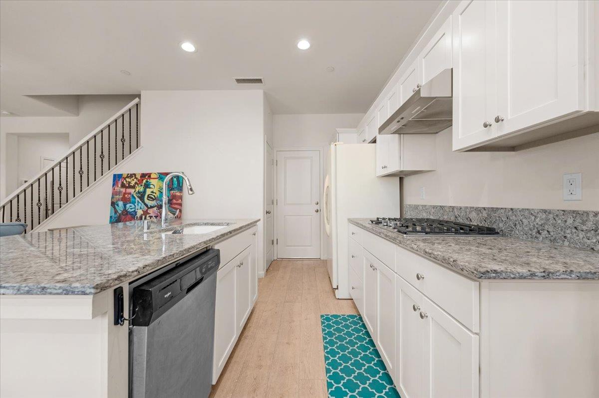 6317 N Alta Vista Ln, Fresno, CA 93722