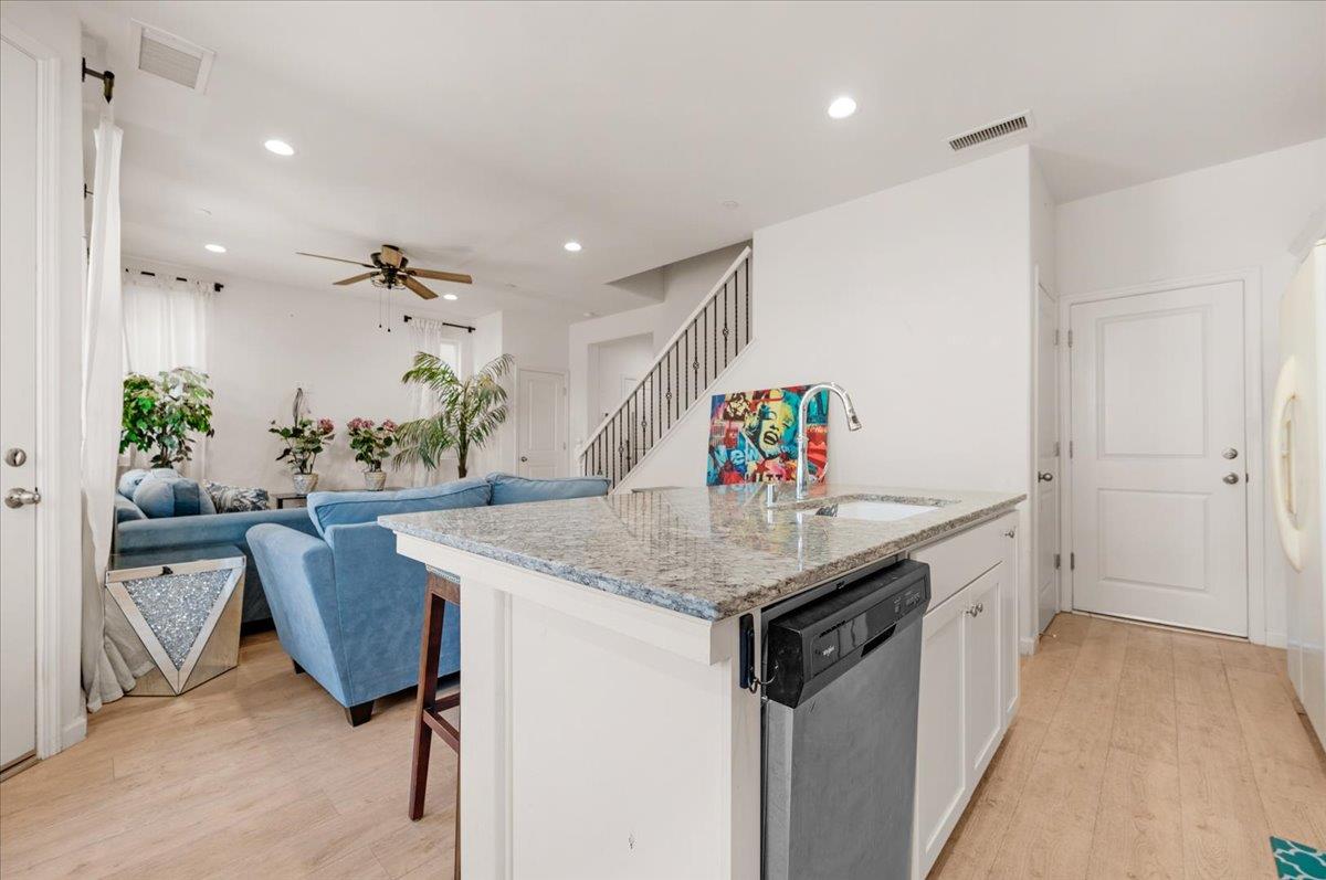 6317 N Alta Vista Ln, Fresno, CA 93722