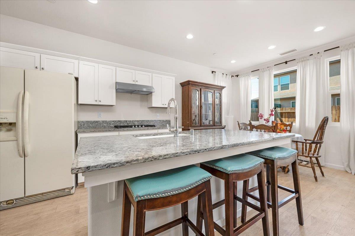 6317 N Alta Vista Ln, Fresno, CA 93722