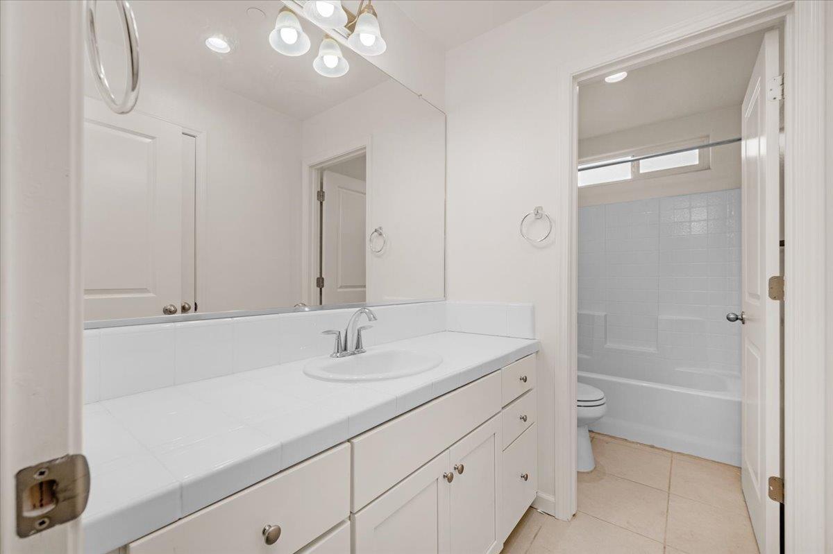 6317 N Alta Vista Ln, Fresno, CA 93722