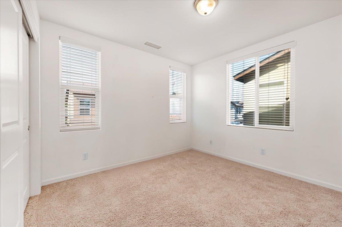 6317 N Alta Vista Ln, Fresno, CA 93722