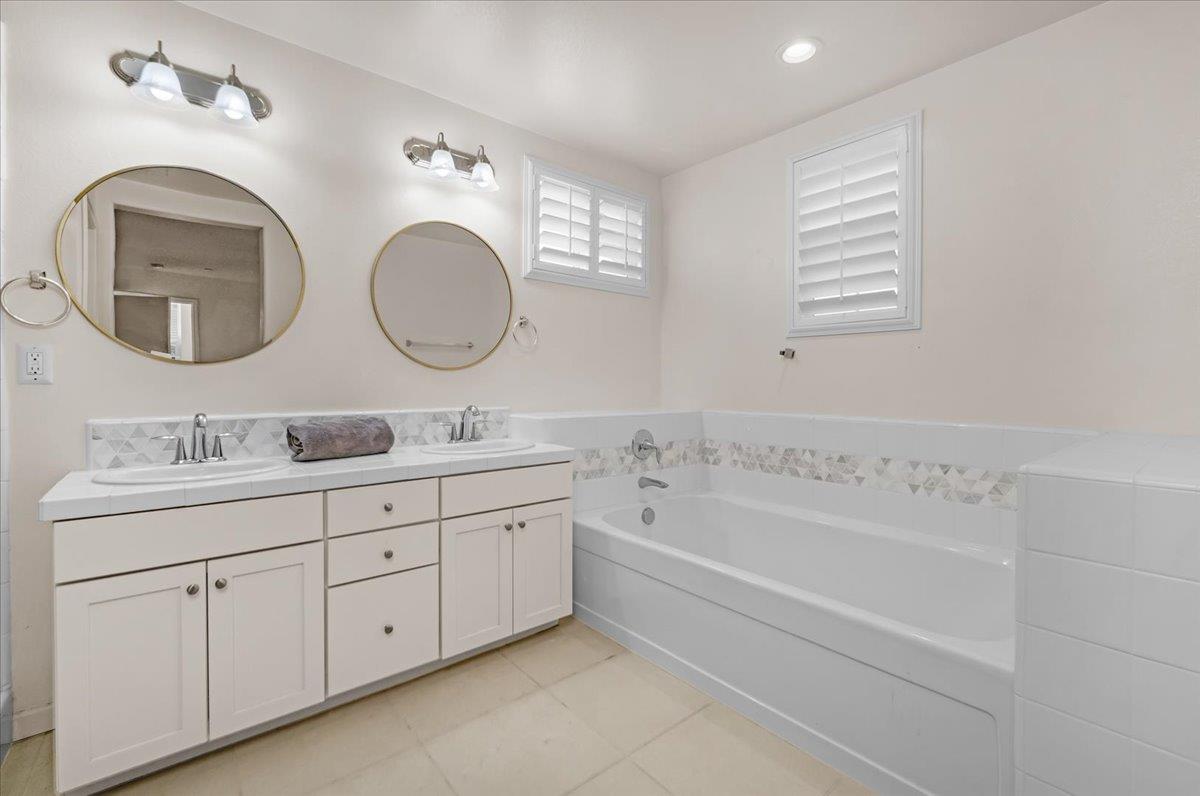 6317 N Alta Vista Ln, Fresno, CA 93722