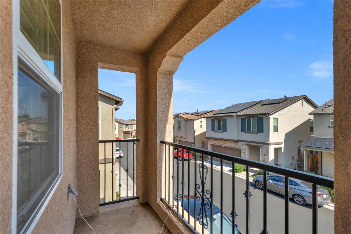 6317 N Alta Vista Ln, Fresno, CA 93722