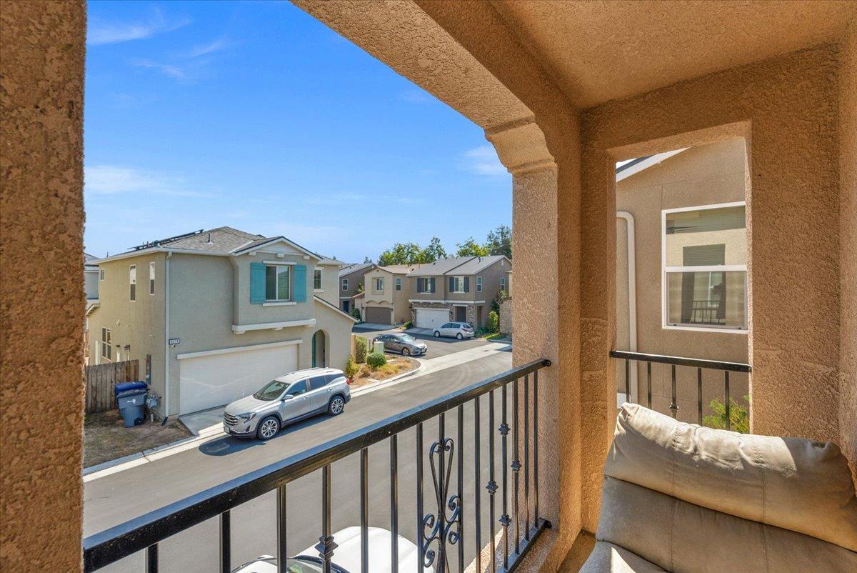 6317 N Alta Vista Ln, Fresno, CA 93722