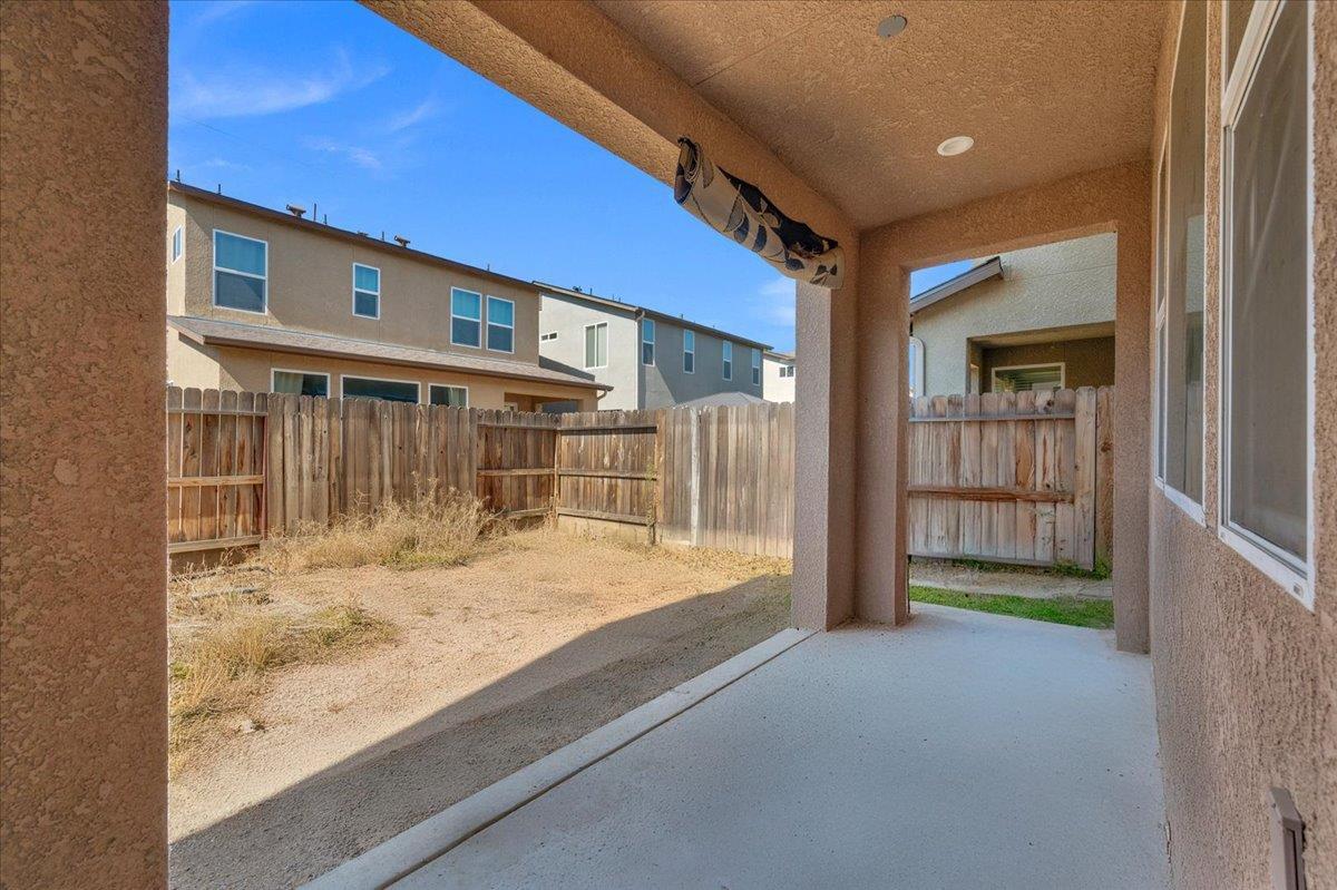 6317 N Alta Vista Ln, Fresno, CA 93722