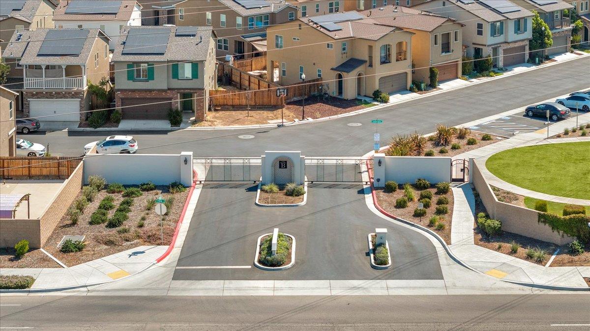 6317 N Alta Vista Ln, Fresno, CA 93722