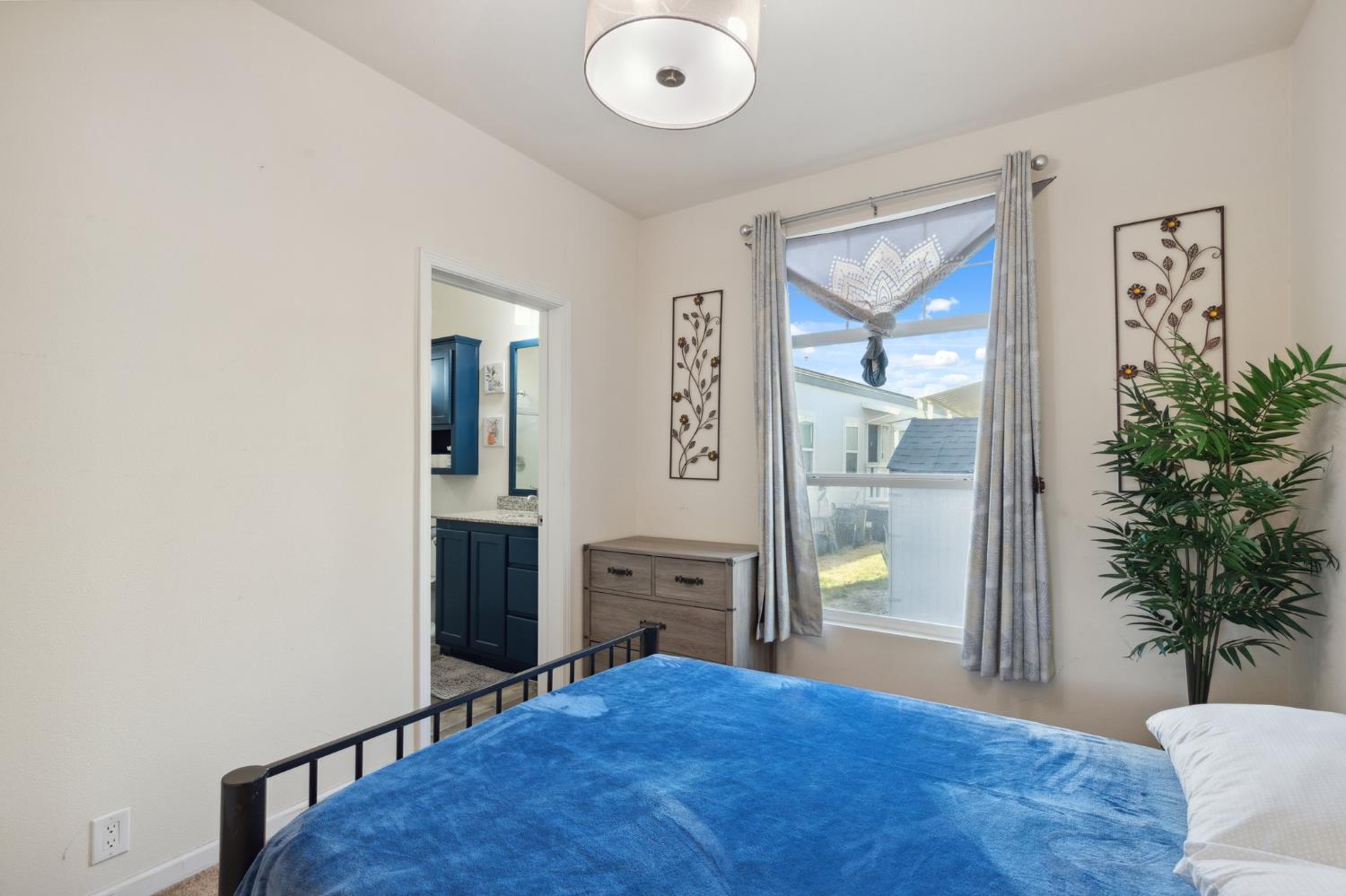 1898 E Gettysburg Ave #106, Fresno, CA 93726