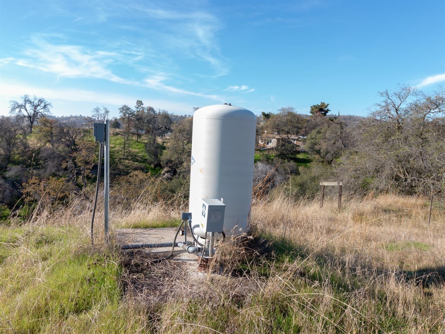 1 APN: 185-350-44S, Yokuts Valley, CA 93675