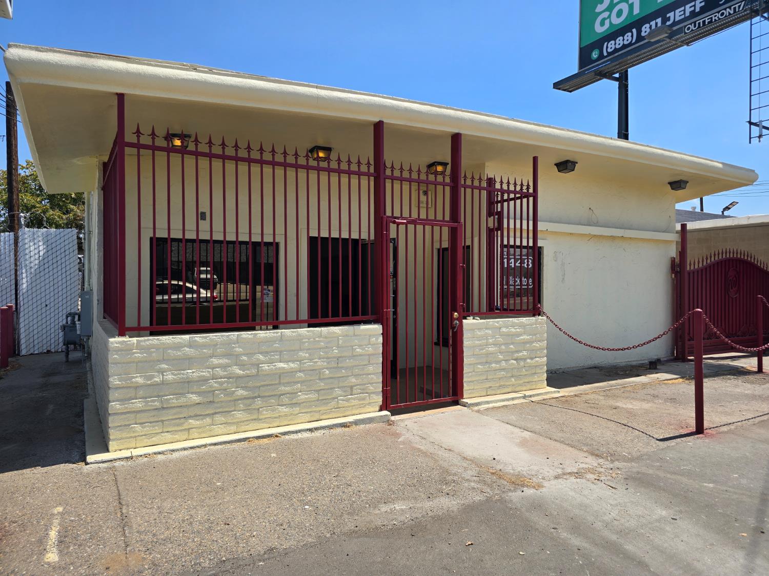 1448 N Blackstone Ave, Fresno, CA 93703
