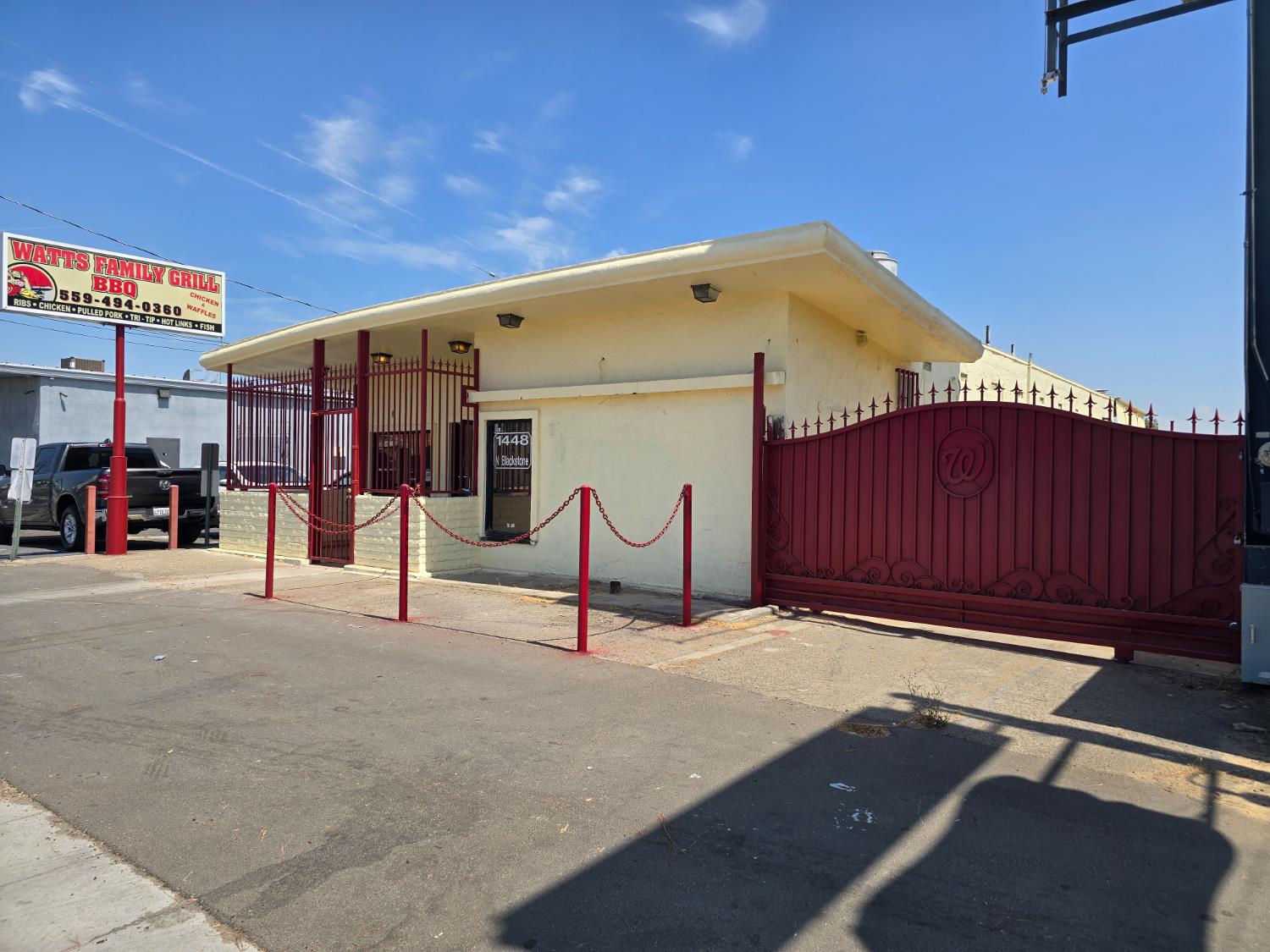 1448 N Blackstone Ave, Fresno, CA 93703