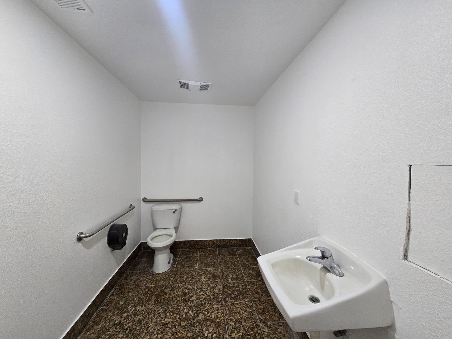 1448 N Blackstone Ave, Fresno, CA 93703