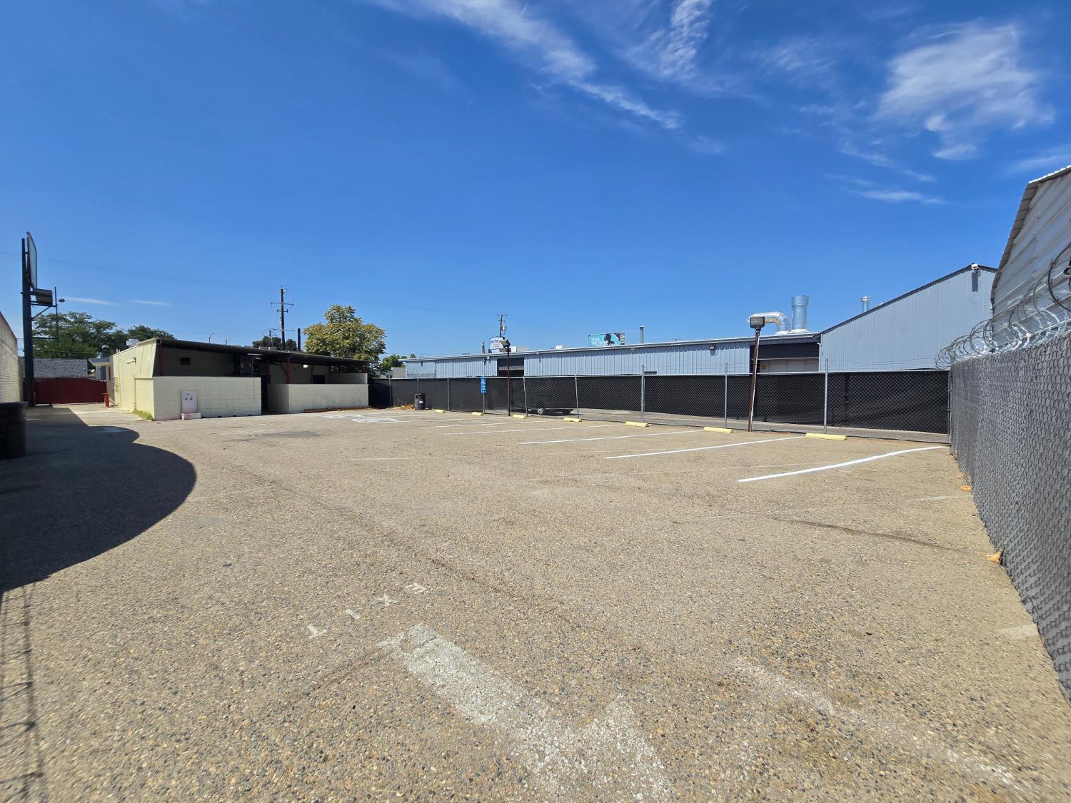 1448 N Blackstone Ave, Fresno, CA 93703