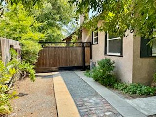 1452 N Poplar Ave, Fresno, CA 93728