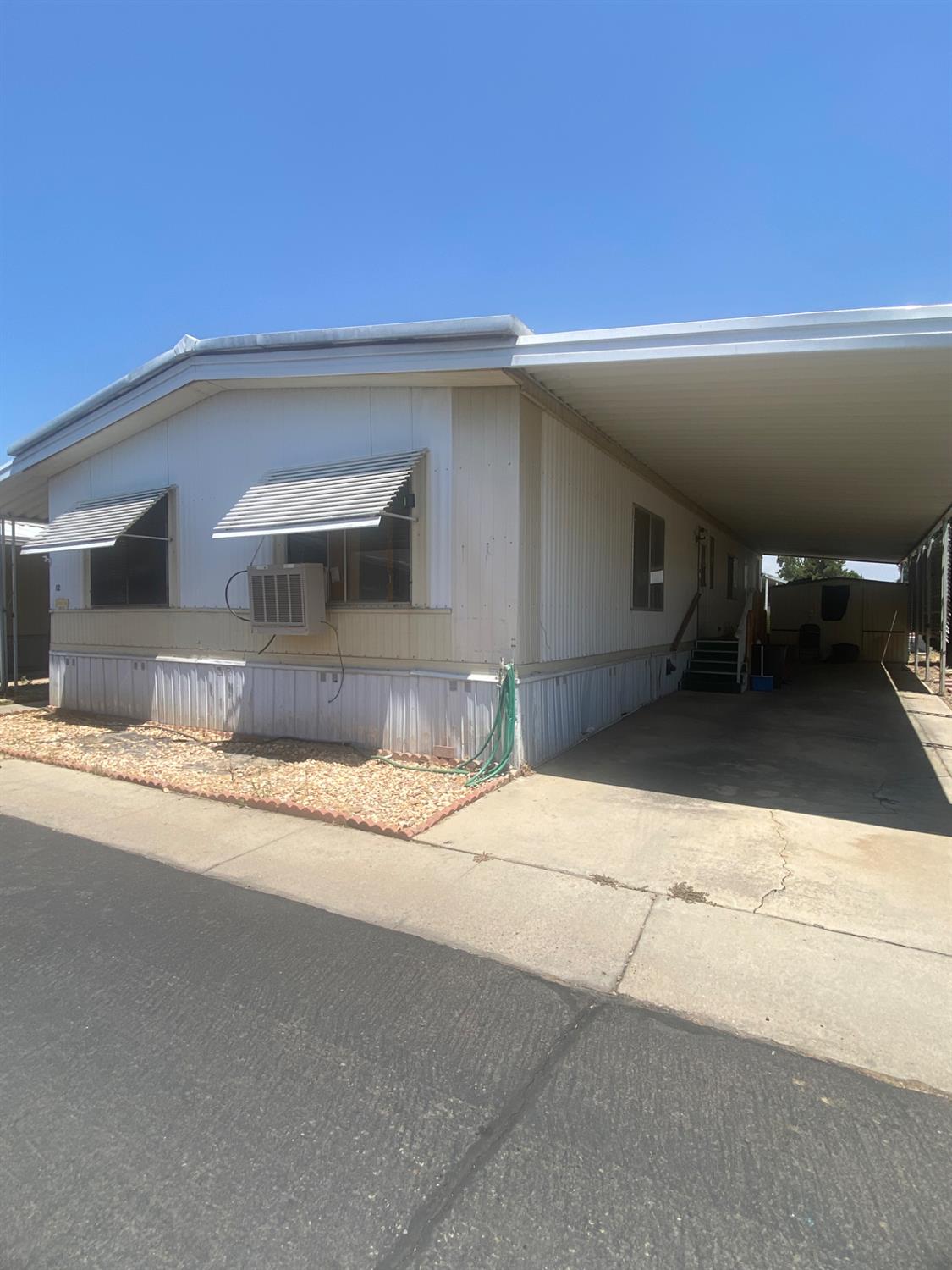 581 N Crawford Ave #112, Dinuba, CA 93618