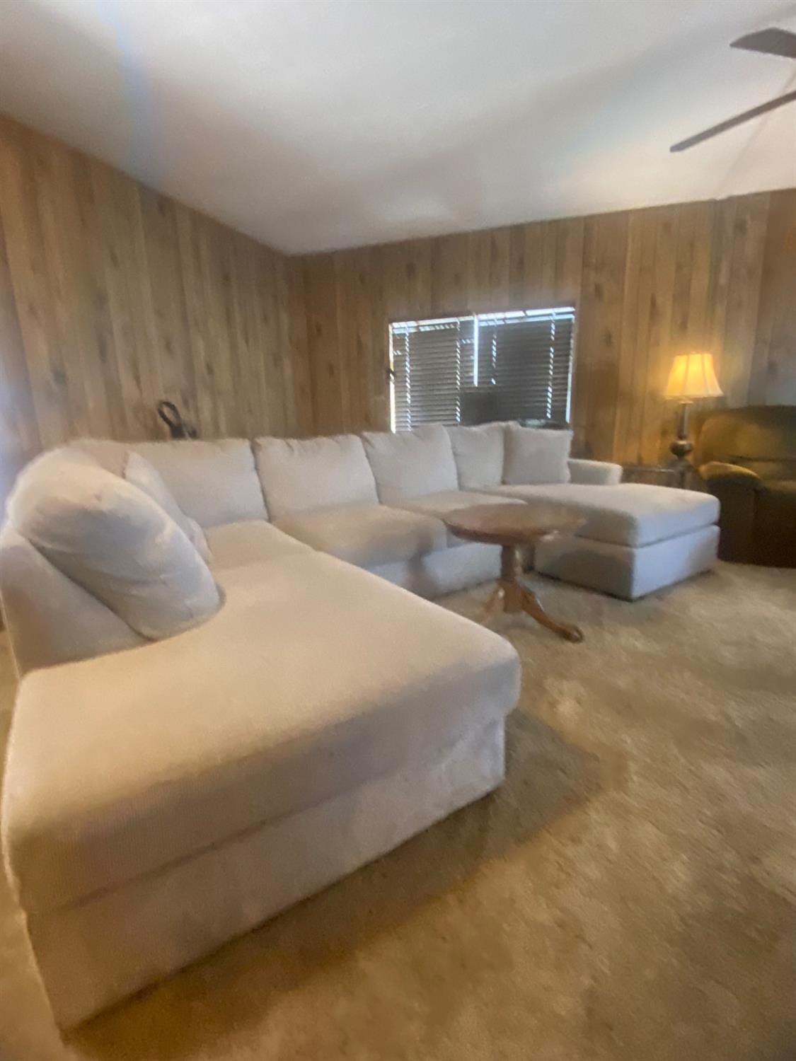 581 N Crawford Ave #112, Dinuba, CA 93618