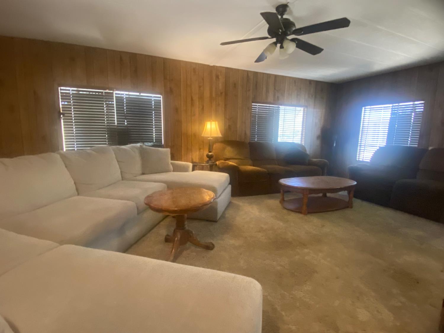 581 N Crawford Ave #112, Dinuba, CA 93618