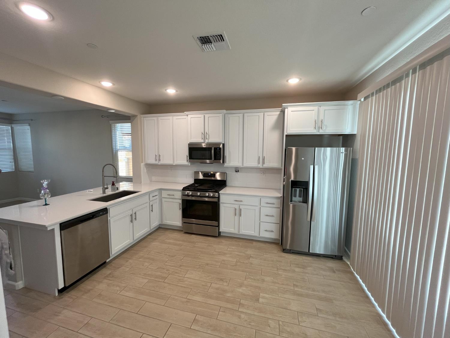 224 Arbor Dr S, Madera, CA 93636