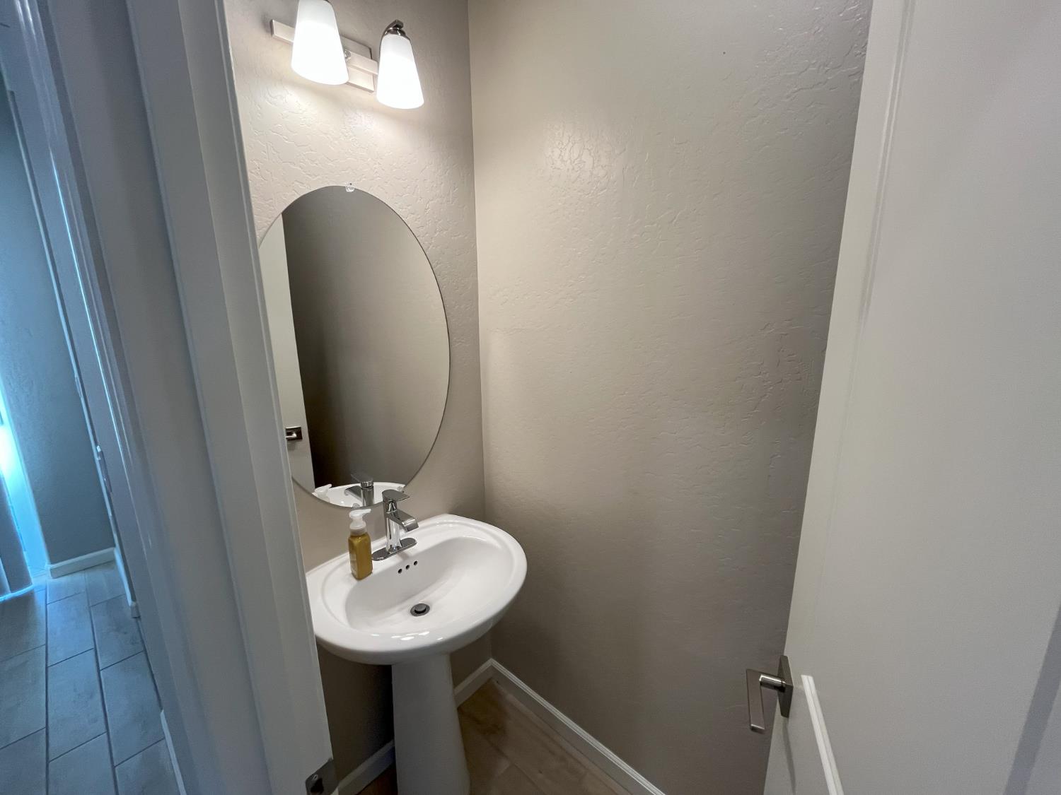 224 Arbor Dr S, Madera, CA 93636