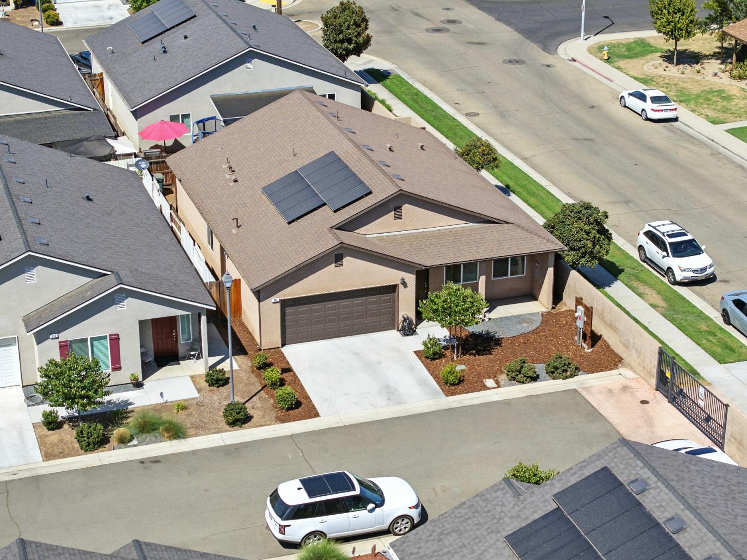 397 Amber Ln, Dinuba, CA 93618