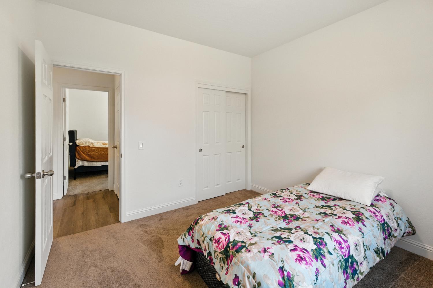 397 Amber Ln, Dinuba, CA 93618