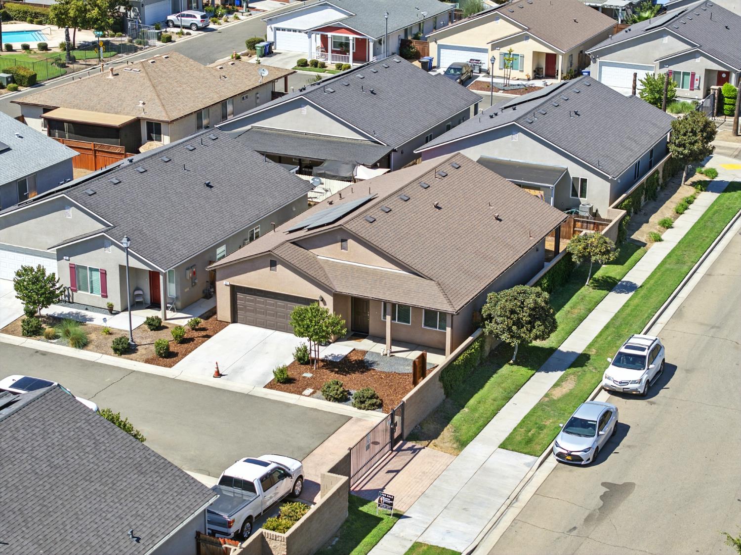 397 Amber Ln, Dinuba, CA 93618