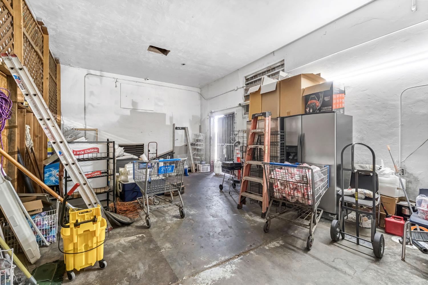 1105 E Belmont Ave, Fresno, CA 93701