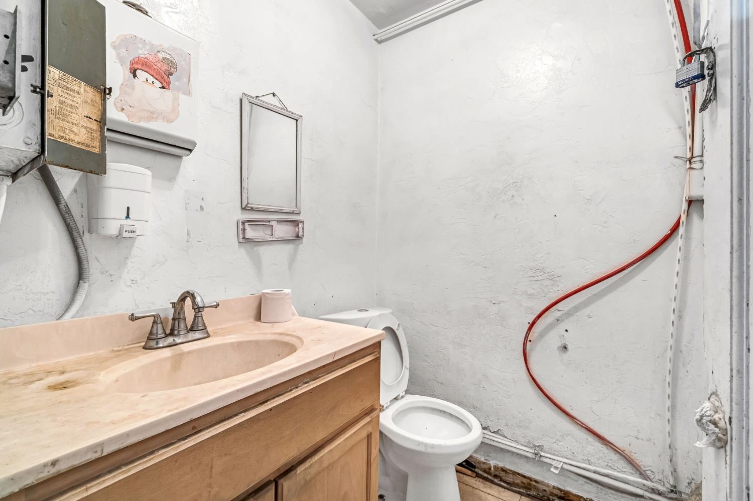 1105 E Belmont Ave, Fresno, CA 93701