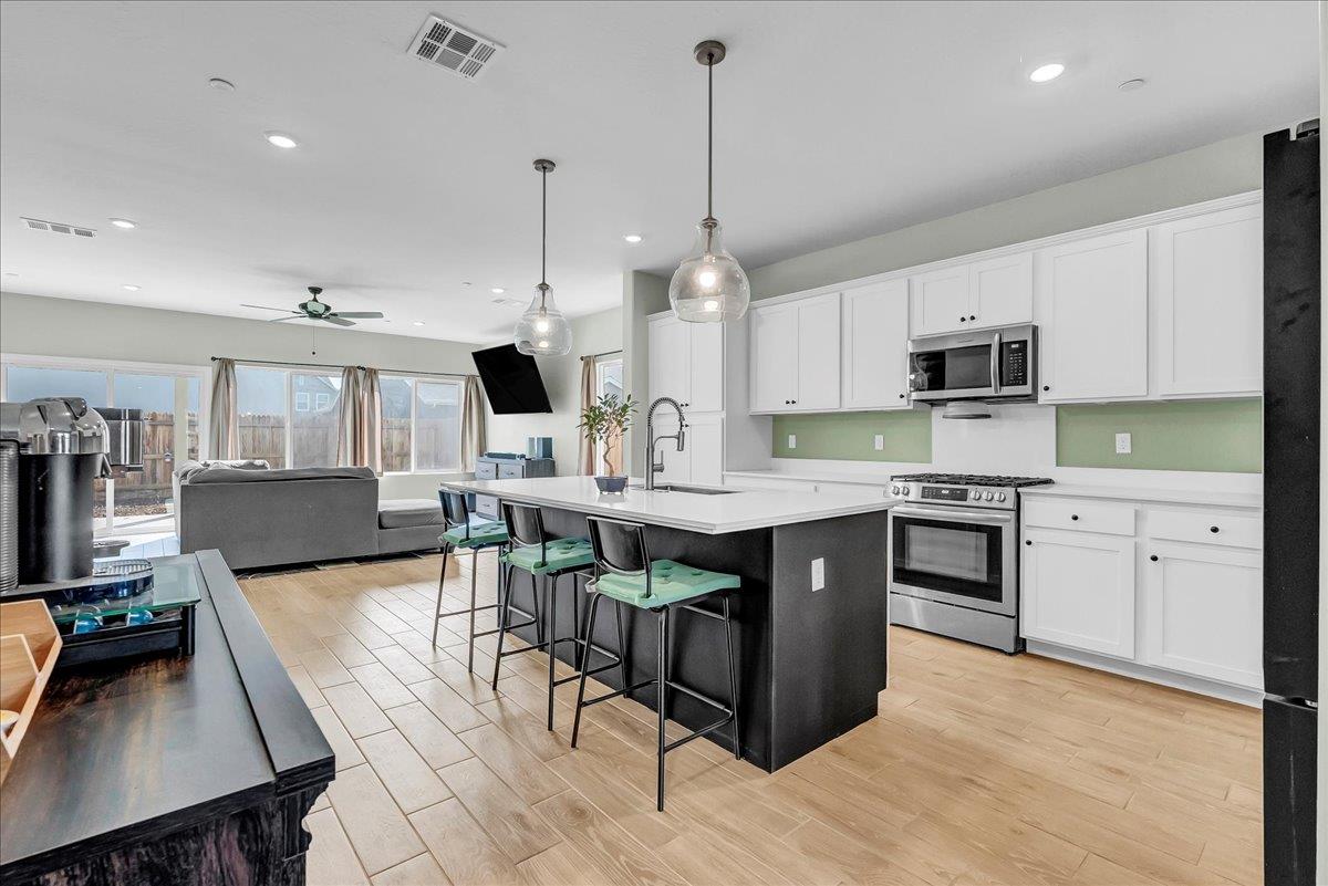 1769 N Jennie Lake Tl, Hanford, CA 93230