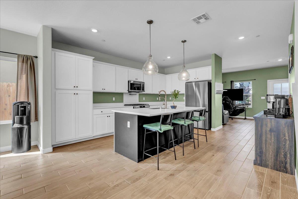 1769 N Jennie Lake Tl, Hanford, CA 93230