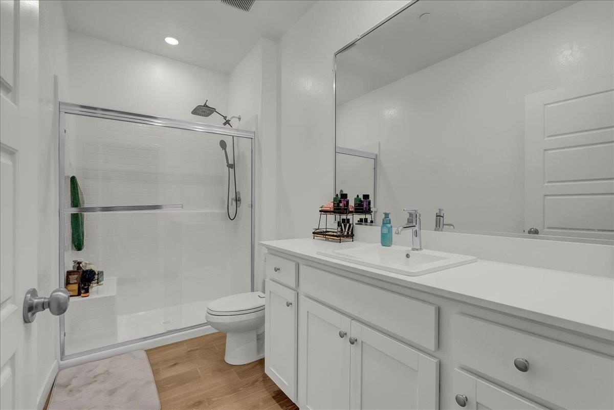 1769 N Jennie Lake Tl, Hanford, CA 93230