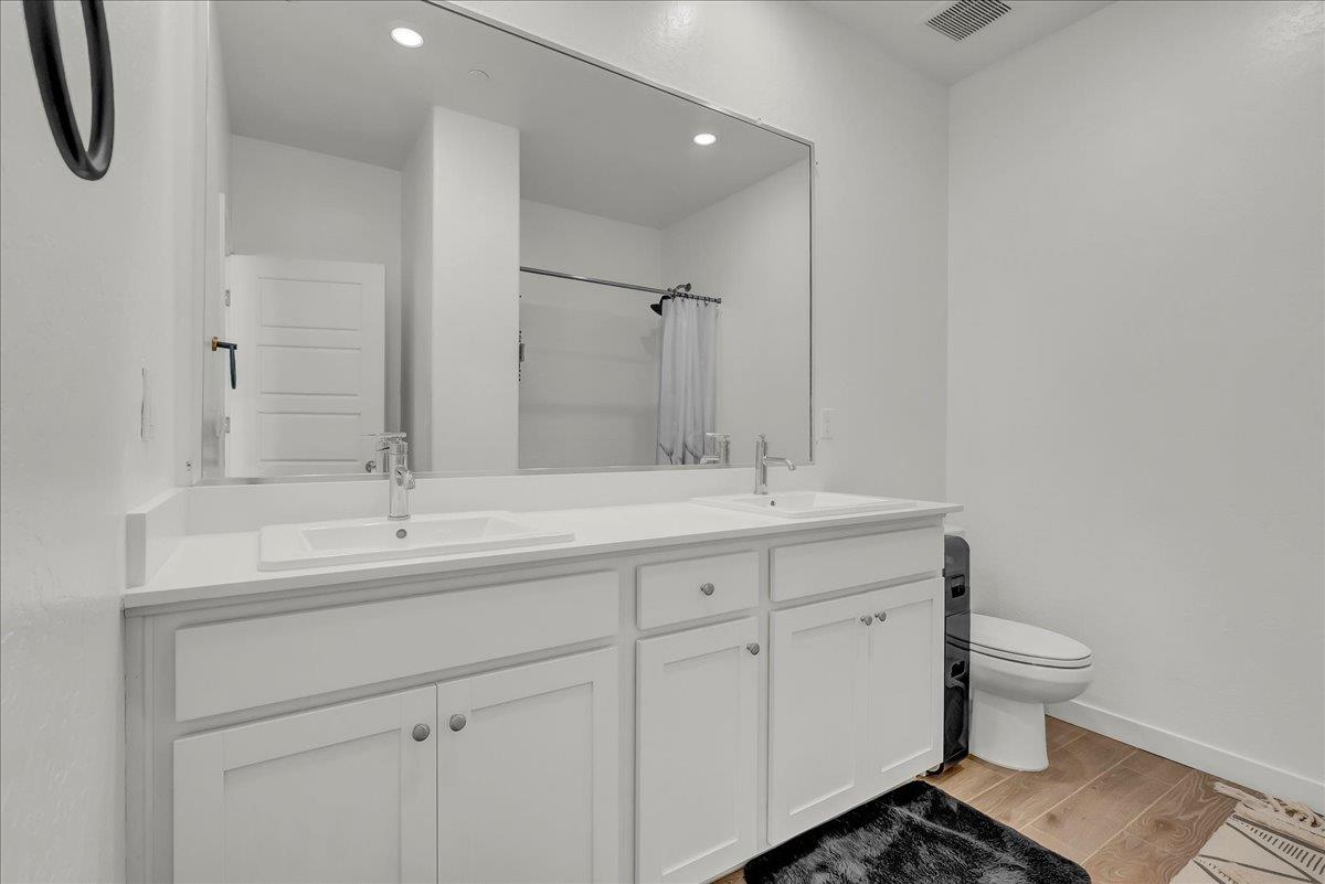 1769 N Jennie Lake Tl, Hanford, CA 93230