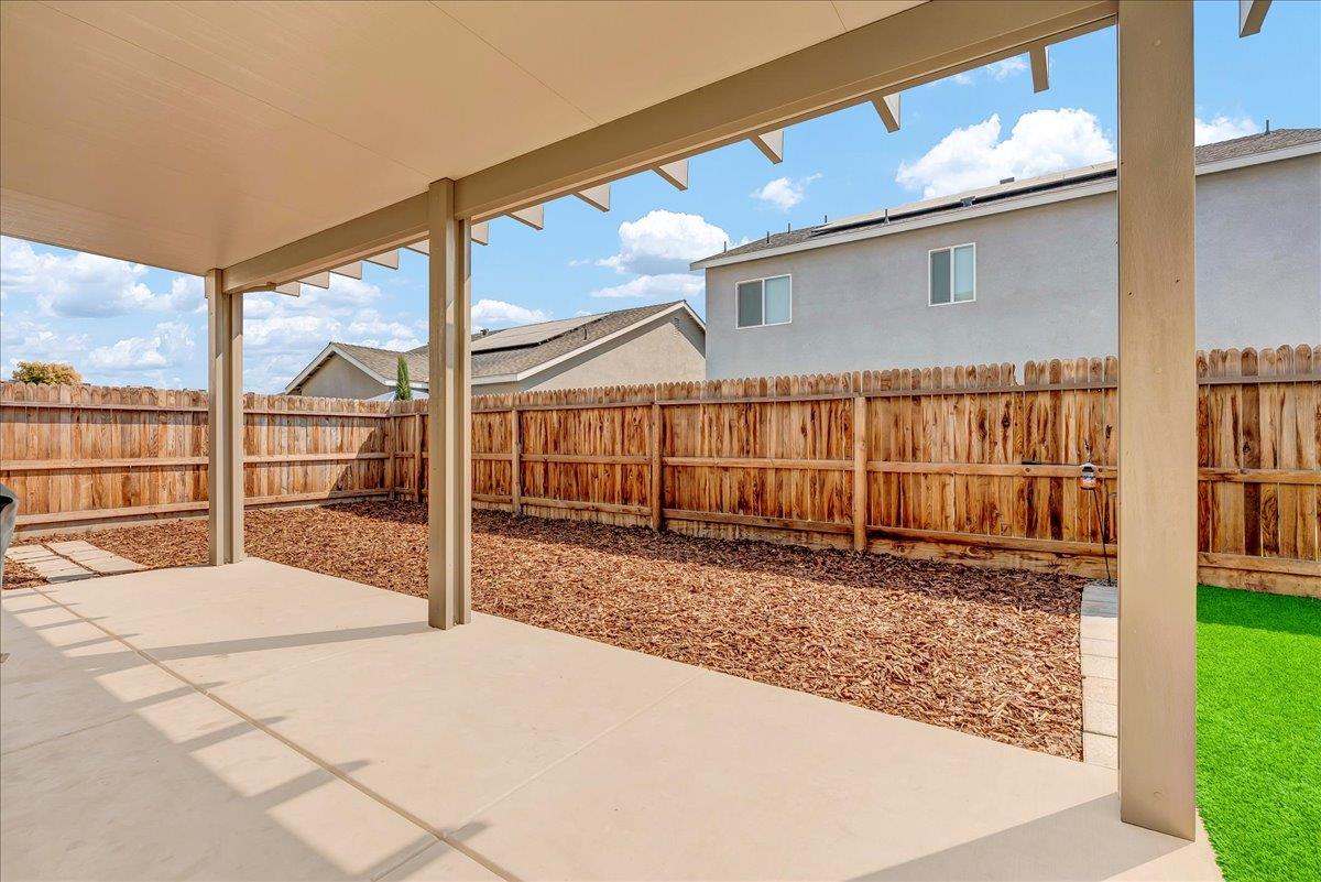 1769 N Jennie Lake Tl, Hanford, CA 93230