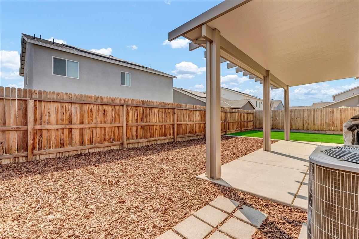 1769 N Jennie Lake Tl, Hanford, CA 93230