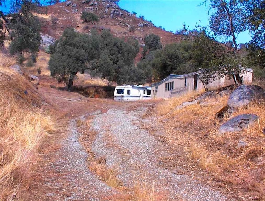 295 Ruth Hill Rd, Yokuts Valley, CA 93675