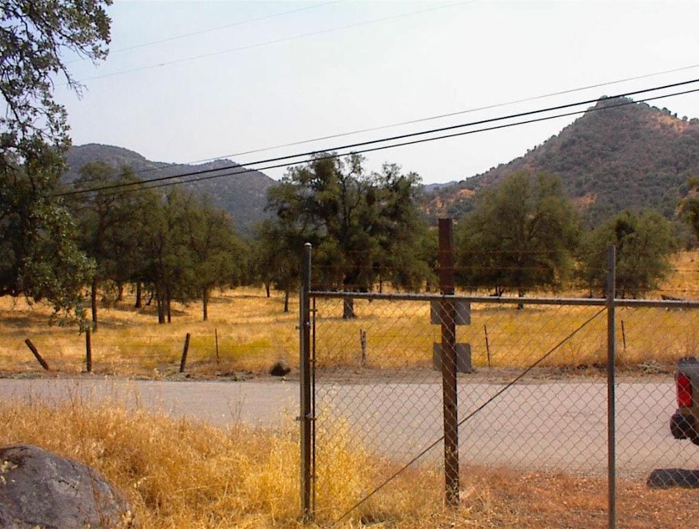 295 Ruth Hill Rd, Yokuts Valley, CA 93675