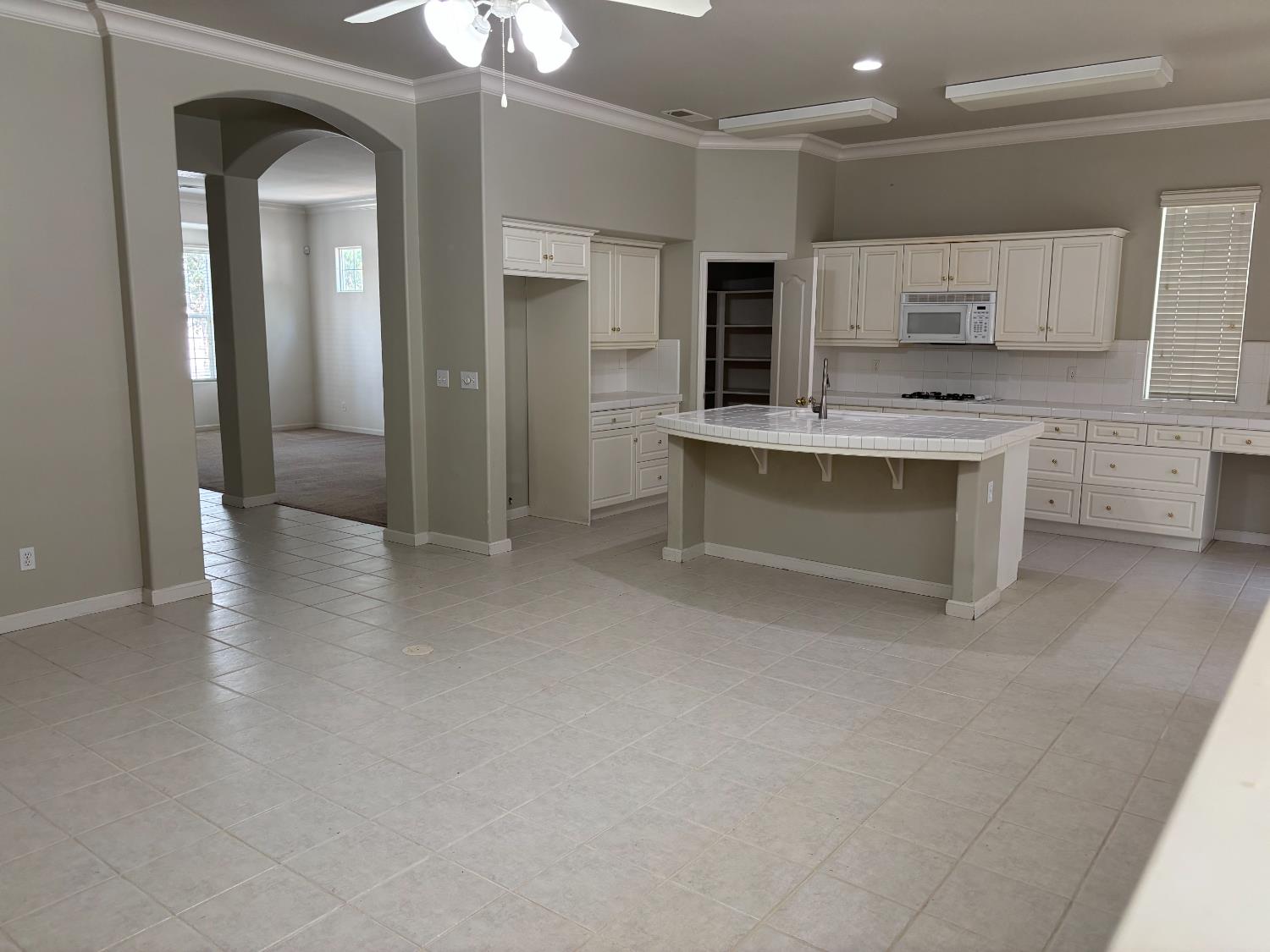 2578 Warner Ave, Clovis, CA 93611