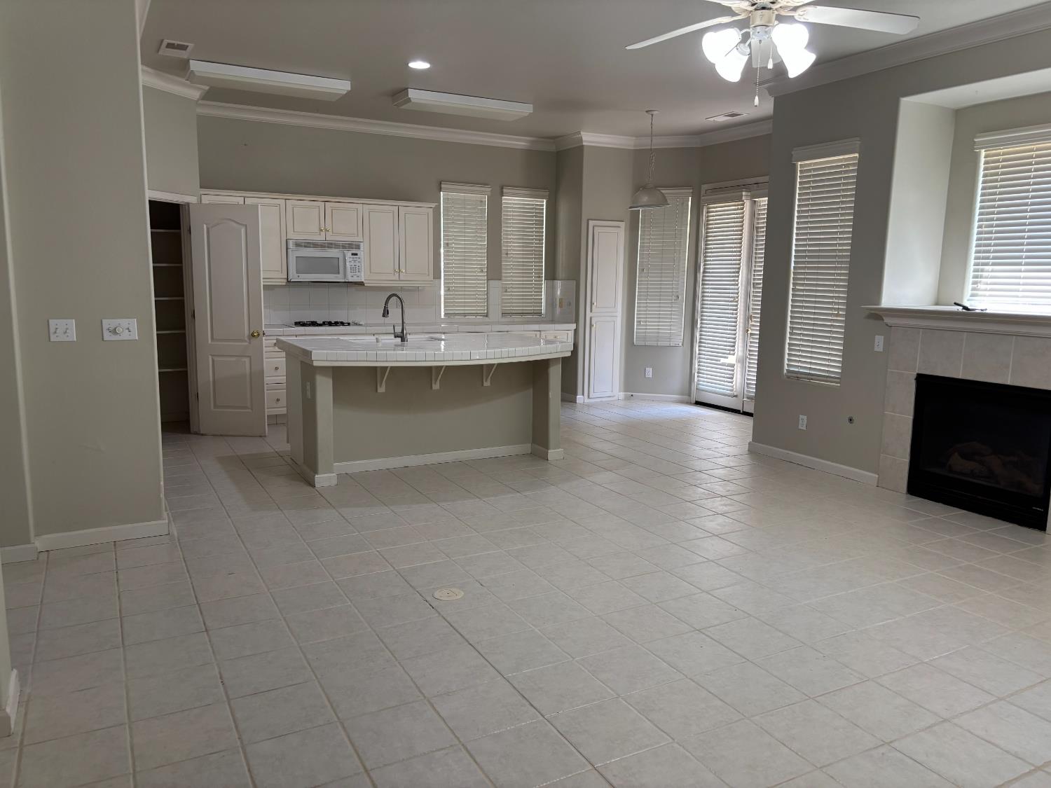 2578 Warner Ave, Clovis, CA 93611