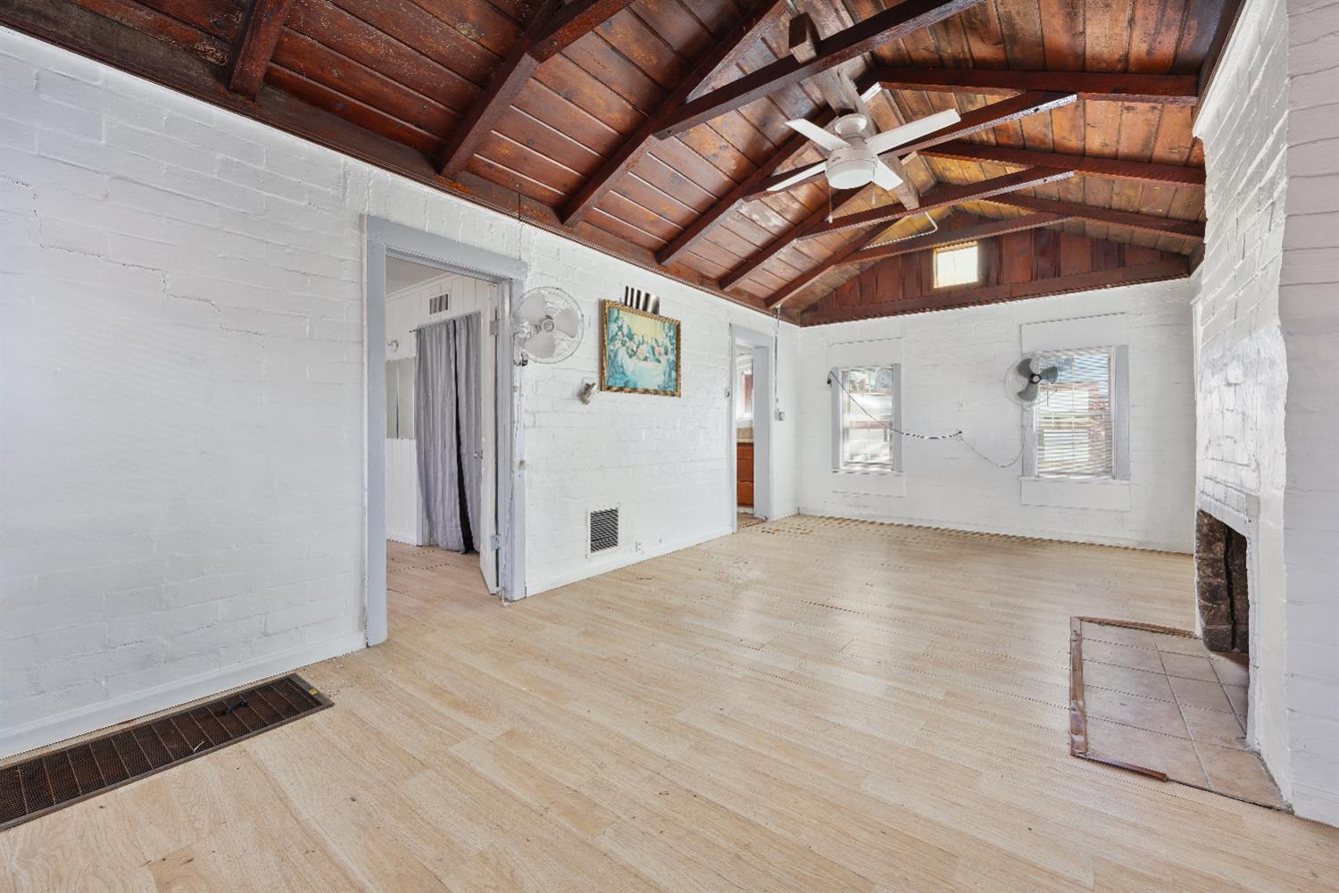 523 S 8Th St, Fresno, CA 93702