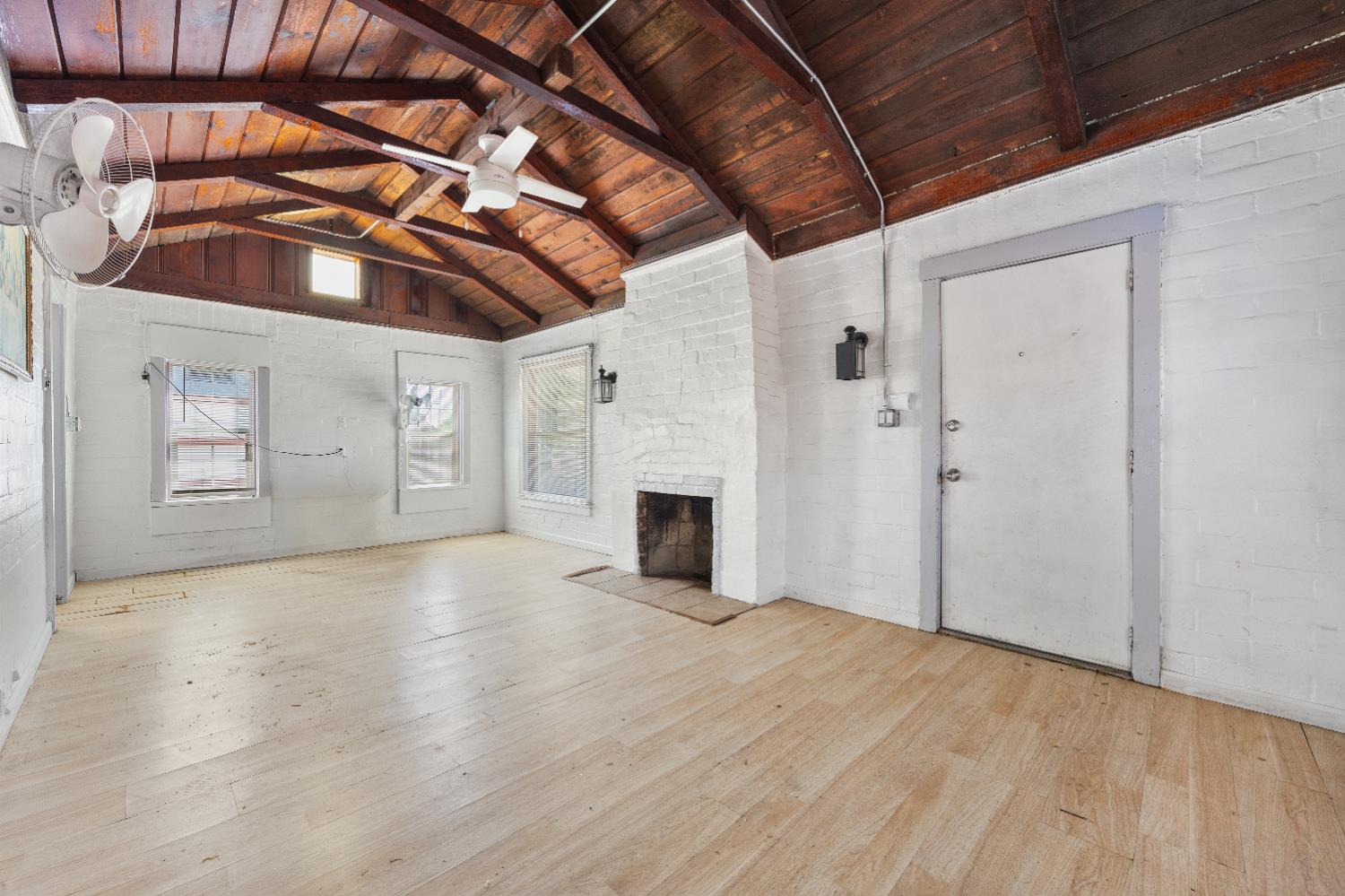 523 S 8Th St, Fresno, CA 93702