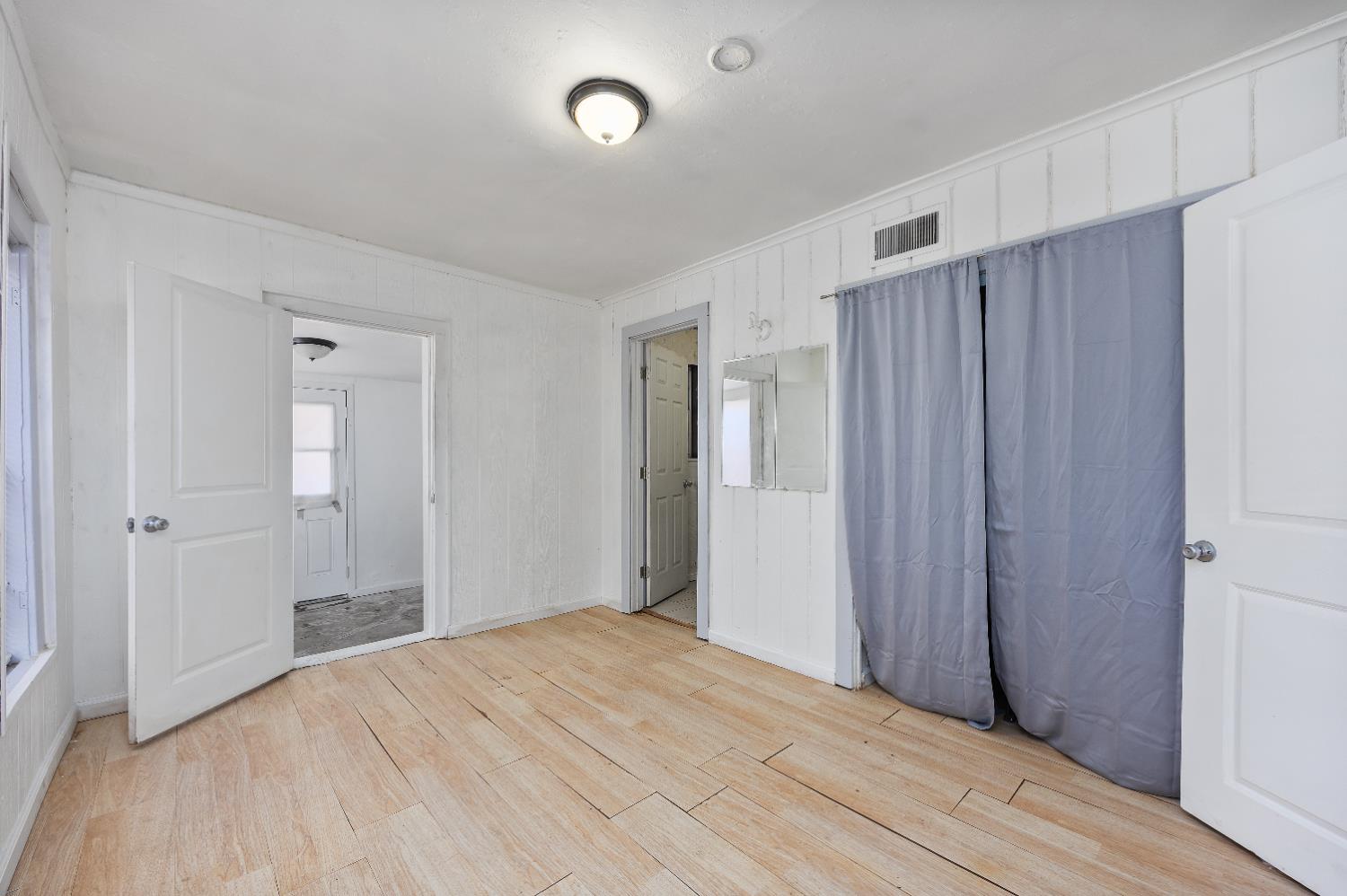 523 S 8Th St, Fresno, CA 93702