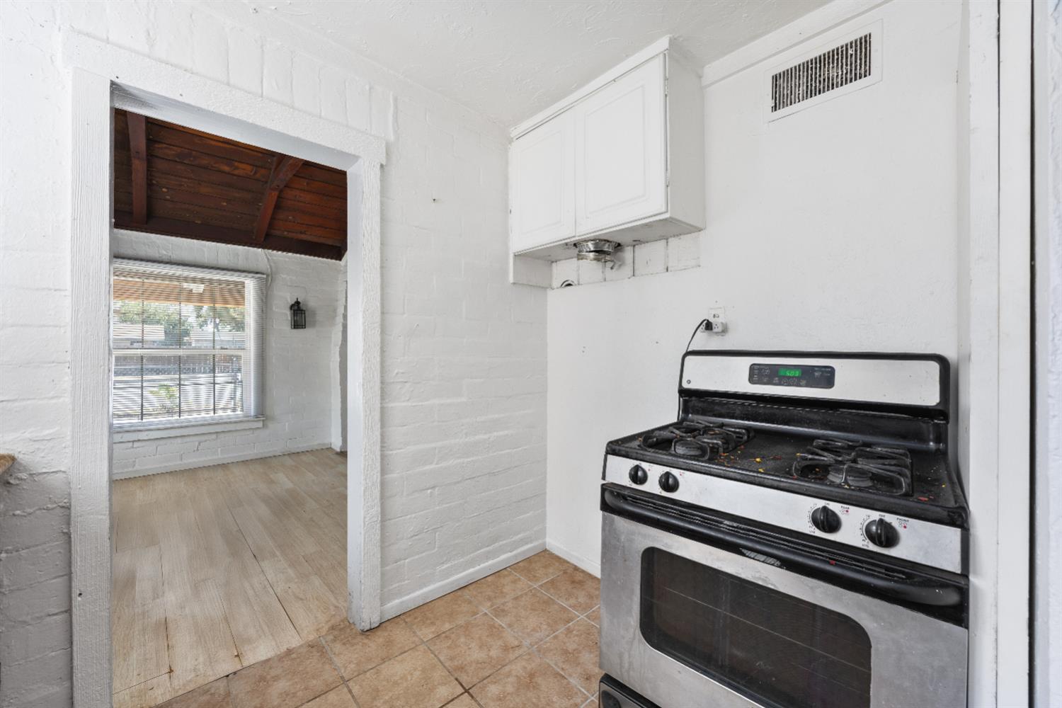 523 S 8Th St, Fresno, CA 93702