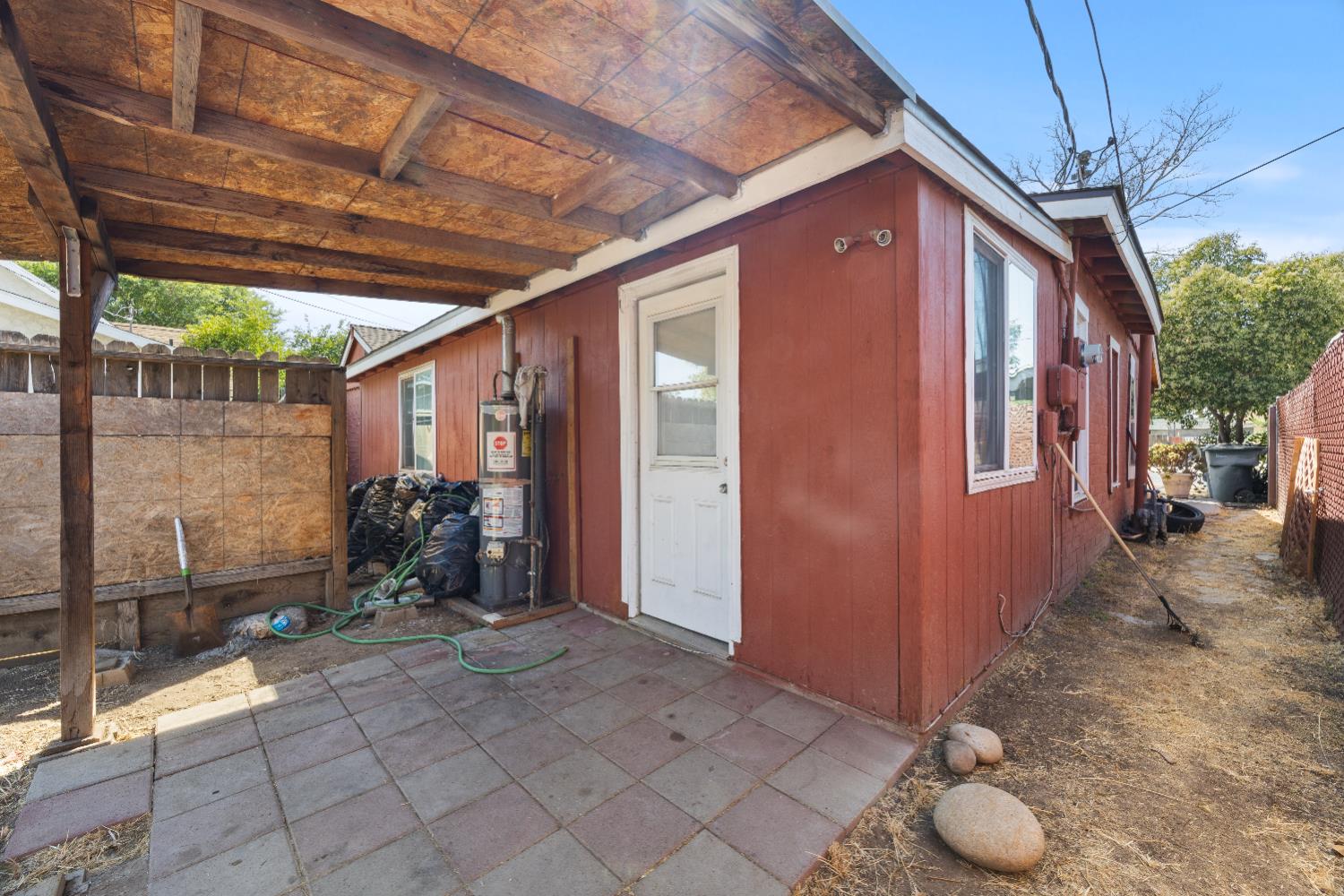 523 S 8Th St, Fresno, CA 93702