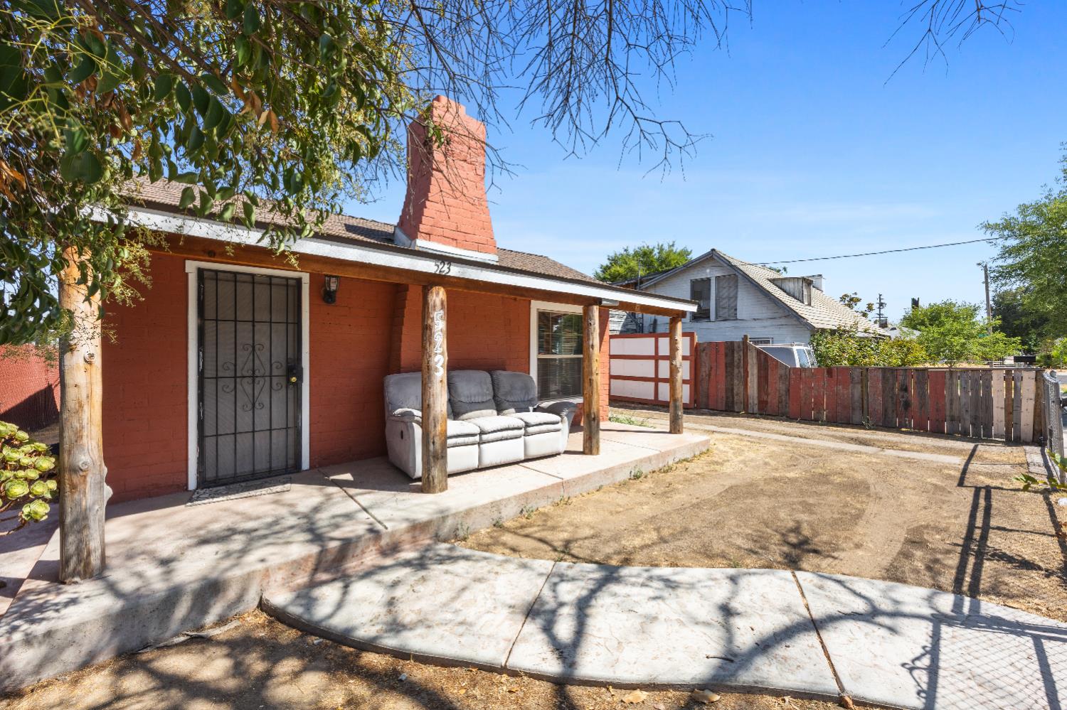 523 S 8Th St, Fresno, CA 93702