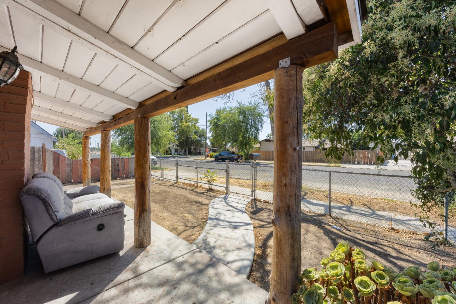 523 S 8Th St, Fresno, CA 93702