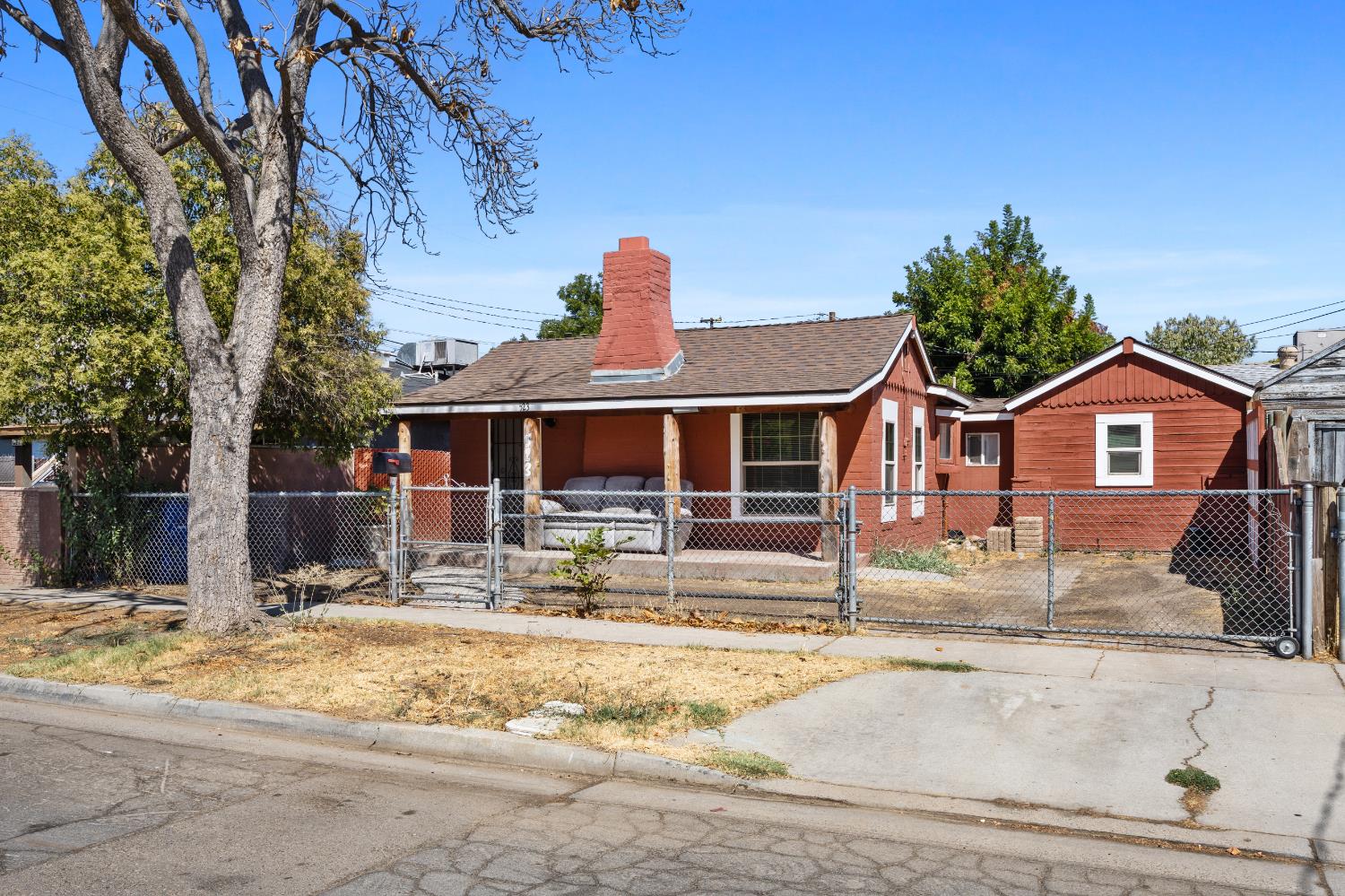 523 S 8Th St, Fresno, CA 93702