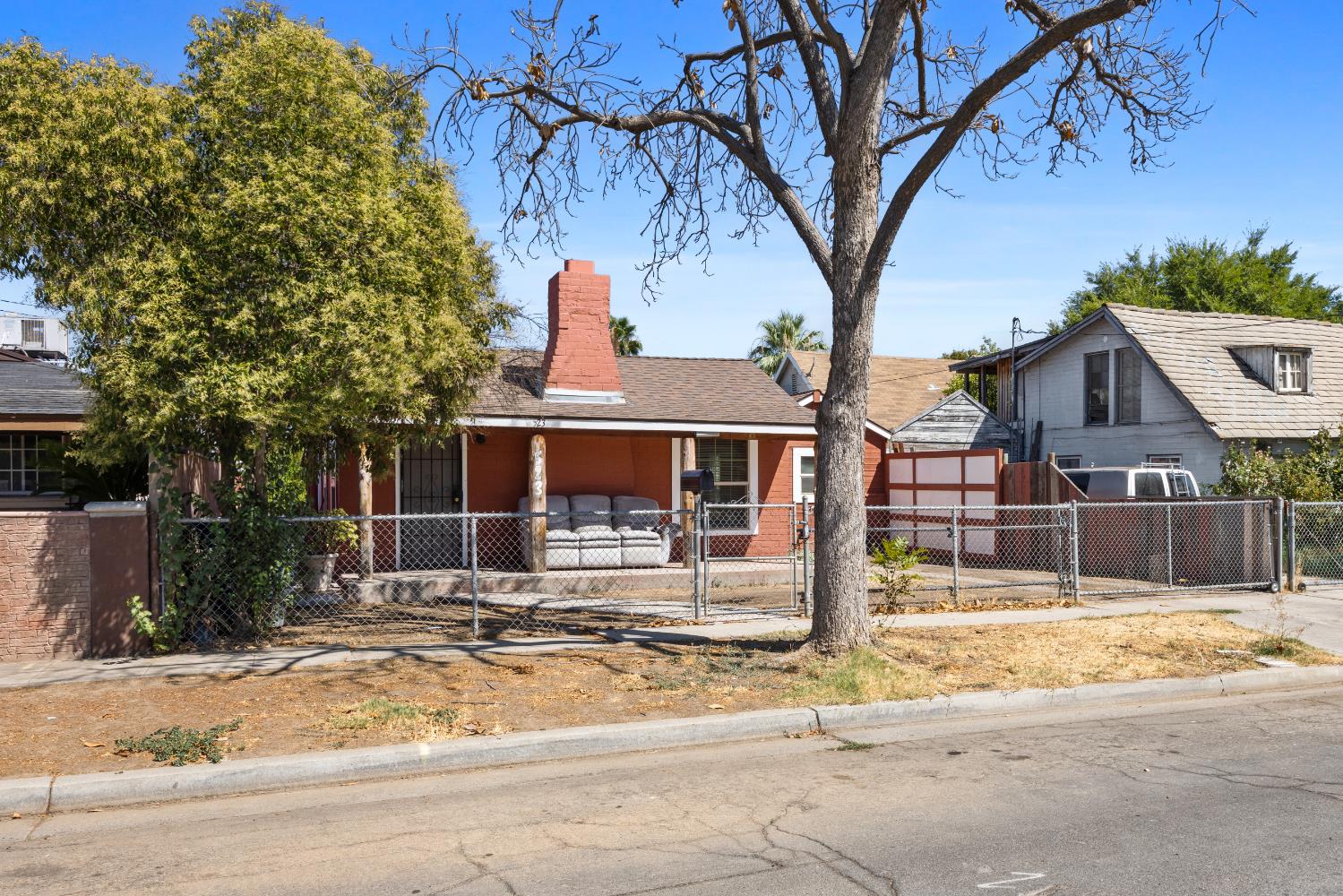 523 S 8Th St, Fresno, CA 93702